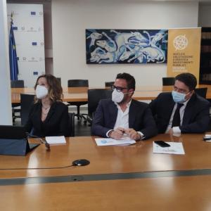 L'assessore della programmazione Giuseppe Fasolino e il direttore del Crp Massimo Temussi durante l'incontro con le Unioni dei Comuni