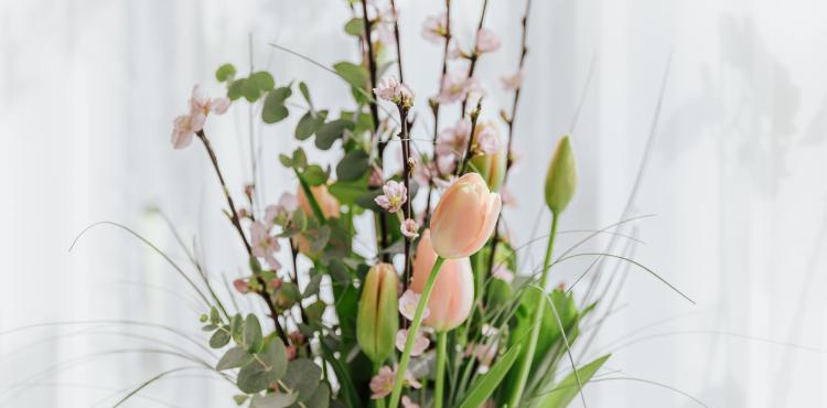 <span>Photo by <a href="https://unsplash.com/@biancablah?utm_source=unsplash&utm_medium=referral&utm_content=creditCopyText">Bianca Ackermann</a> on <a href="https://unsplash.com/s/photos/flower-arrangement?utm_source=unsplash&utm_medium=referral&utm_content=creditCopyText">Unsplash</a></span> Fiori