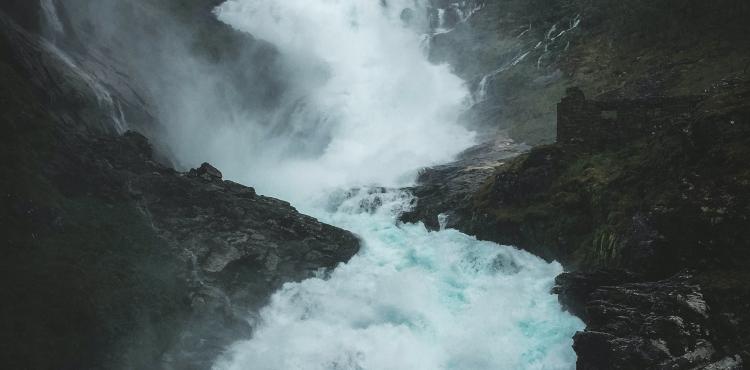 <span>Photo by <a href="https://unsplash.com/@elxw?utm_source=unsplash&utm_medium=referral&utm_content=creditCopyText">Echo Wang</a> on <a href="https://unsplash.com/s/photos/river?utm_source=unsplash&utm_medium=referral&utm_content=creditCopyText">Unsplash</a></span> Rischio idrogeologico