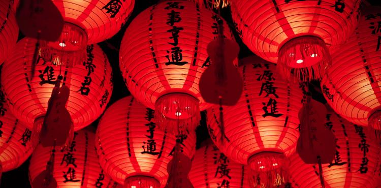 Photo by <a href="https://unsplash.com/@hngstrm?utm_source=unsplash&utm_medium=referral&utm_content=creditCopyText">Henry & Co.</a> on <a href="/s/photos/chinese?utm_source=unsplash&utm_medium=referral&utm_content=creditCopyText">Unsplash</a> Turismo cinese
