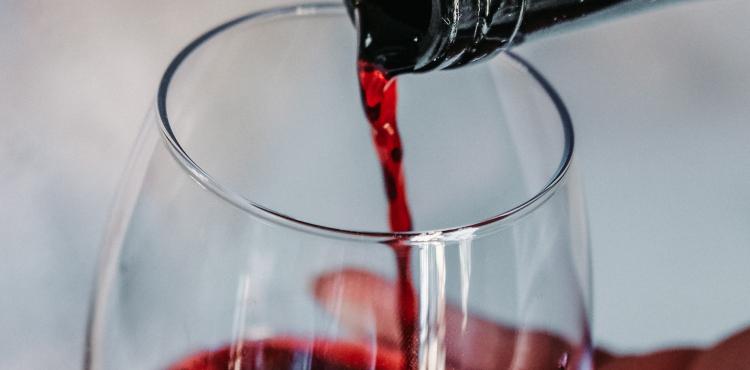 Photo by <a href="https://unsplash.com/@jeffsiepman?utm_source=unsplash&utm_medium=referral&utm_content=creditCopyText">Jeff Siepman</a> on <a href="/s/photos/wine?utm_source=unsplash&utm_medium=referral&utm_content=creditCopyText">Unsplash</a> Fiera vino