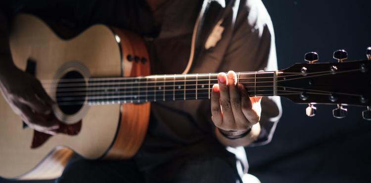 Photo by <a href="https://unsplash.com/@gabrielgurrola?utm_source=unsplash&utm_medium=referral&utm_content=creditCopyText">Gabriel Gurrola</a> on <a href="https://unsplash.com/s/photos/musician?utm_source=unsplash&utm_medium=referral&utm_content=creditCopyText">Unsplash</a> Cultura