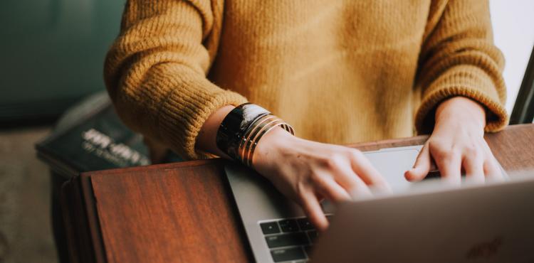 Photo by <a href="https://unsplash.com/@christinhumephoto?utm_source=unsplash&utm_medium=referral&utm_content=creditCopyText">Christin Hume</a> on <a href="https://unsplash.com/s/photos/office?utm_source=unsplash&utm_medium=referral&utm_content=creditCopyText">Unsplash</a> Impresa