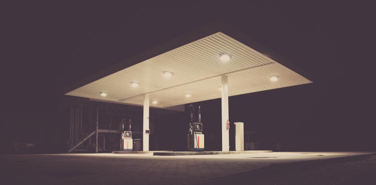 Photo by <a href="https://unsplash.com/@markusspiske?utm_source=unsplash&utm_medium=referral&utm_content=creditCopyText">Markus Spiske</a> on <a href="https://unsplash.com/s/photos/gasoline-station?utm_source=unsplash&utm_medium=referral&utm_content=creditCopyText">Unsplash</a> Commercio