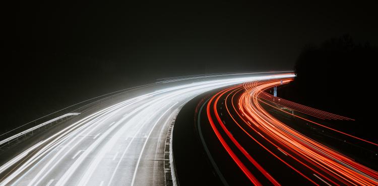 Photo by <a href="https://unsplash.com/@julianhochgesang?utm_source=unsplash&utm_medium=referral&utm_content=creditCopyText">Julian Hochgesang</a> on <a href="https://unsplash.com/s/photos/transport?utm_source=unsplash&utm_medium=referral&utm_content=creditCopyText">Unsplash</a> Trasporti