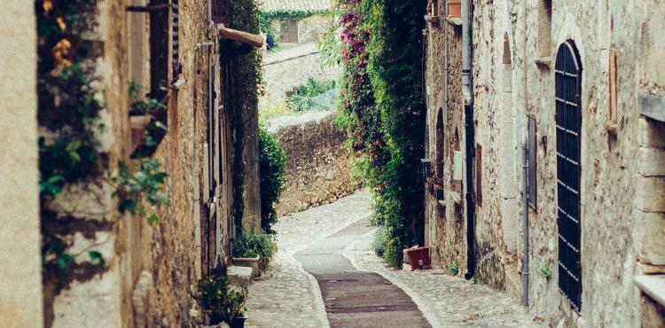 Photo by <a href="https://unsplash.com/@oscnord?utm_source=unsplash&utm_medium=referral&utm_content=creditCopyText">Oscar Nord</a> on <a href="https://unsplash.com/s/photos/italy?utm_source=unsplash&utm_medium=referral&utm_content=creditCopyText">Unsplash</a> Unione europea