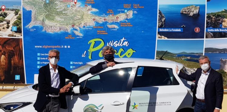 un'auto elettrica del Parco di Porto Conte un'auto elettrica del Parco di Porto Conte