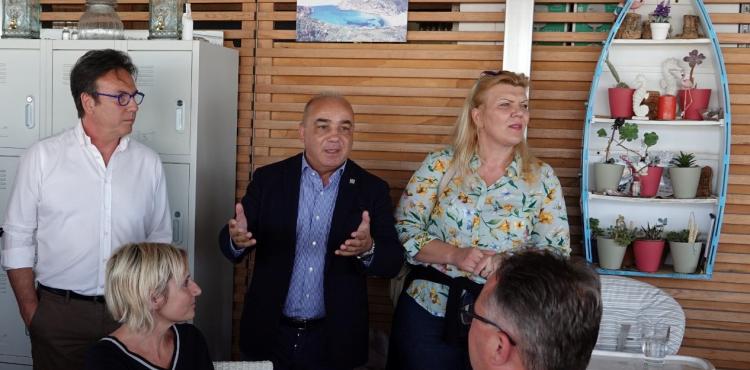 l'assessore regionale del Turismo, Gianni Chessa, con gli ospiti polacchi l'assessore regionale del Turismo, Gianni Chessa, con gli ospiti polacchi