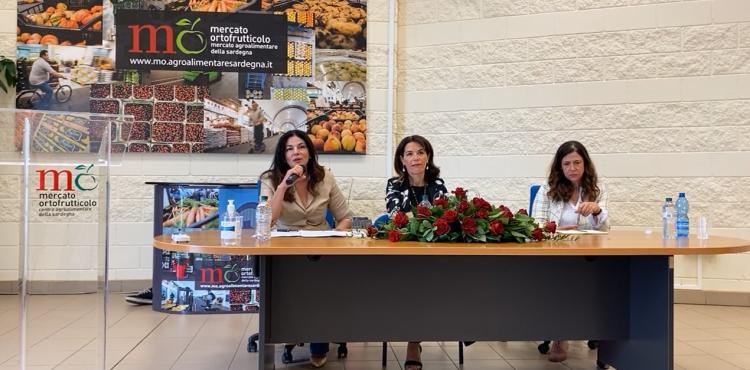 l'assessora dell'agricoltura, gabriella murgia, al mercato agroalimentare l'assessora dell'agricoltura, gabriella murgia, al mercato agroalimentare
